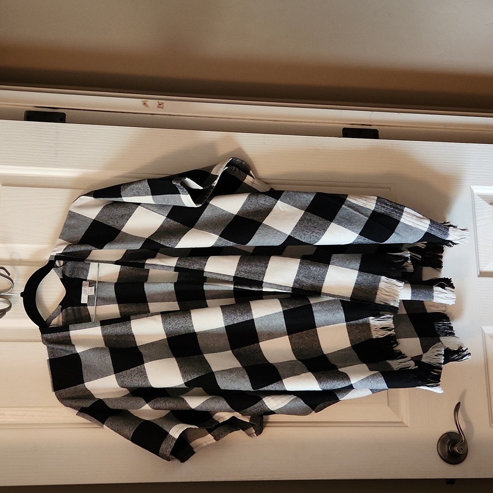Loft black & white poncho sz XS S